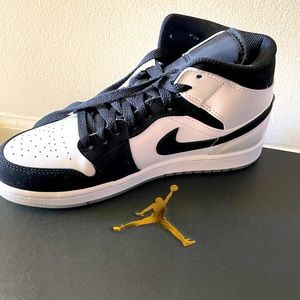 Brand new Nike Air Jordan 1 Mid SE